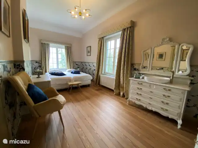 Le Soyeureux huren in België, Ardennen, Spa - landhuis / kasteel De villa beschikt over zes comfortabele tweepersoonskamers, met recent beddengoed, vlekkeloze hygiëne en regelmatig vernieuwd voor het comfort van de gasten van de villa