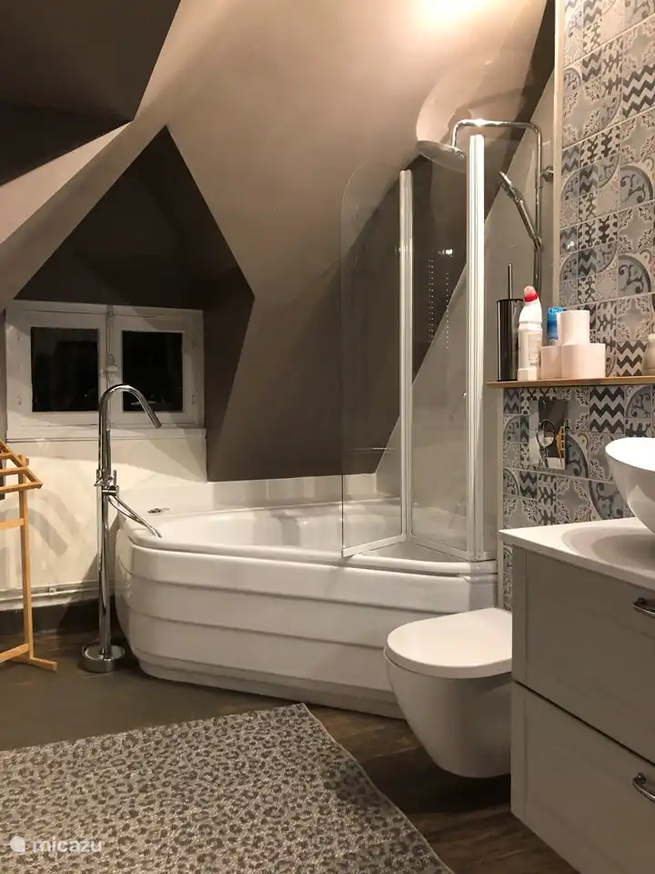 Renoviertes Badezimmer im Obergeschoss