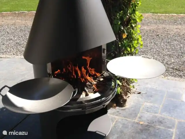 Le Soyeureux huren in België, Ardennen, Spa - landhuis / kasteel BBQ-tijd! - 2 BBQ's voor de grootste groepen. Bij sommige gelegenheden bieden we graag de rosé aan :-)