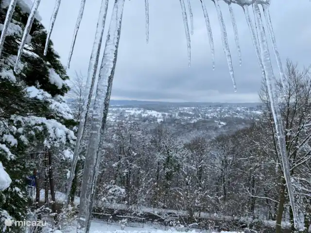 Le Soyeureux huren in België, Ardennen, Spa - landhuis / kasteel Spa onder dikke sneeuw voor onvergetelijke familiemomenten