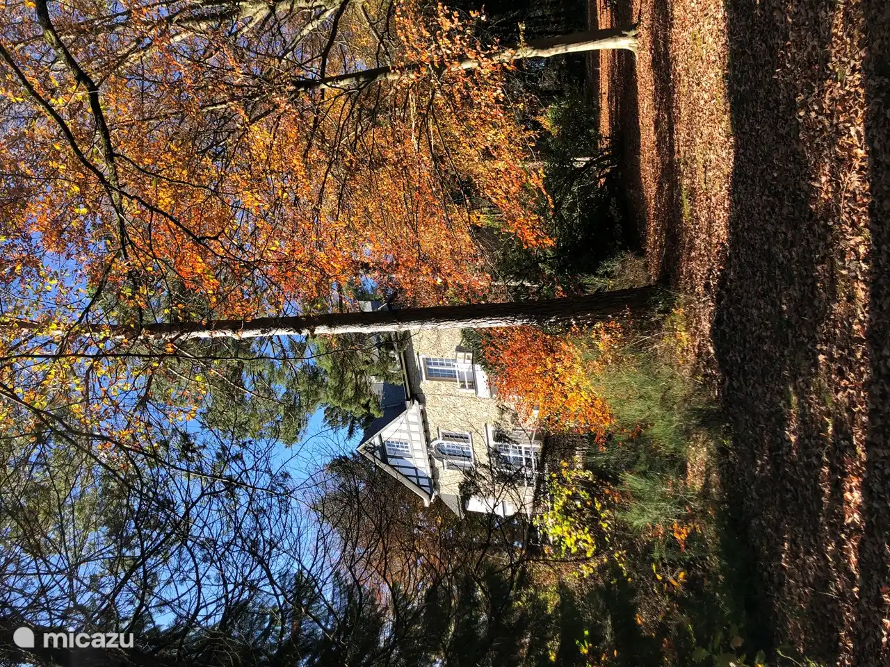 In einem privaten Park gelegen