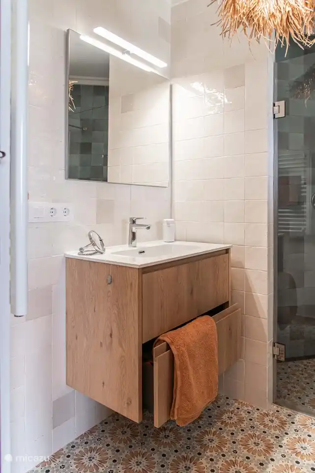 Bathroom en-suite bedroom 2