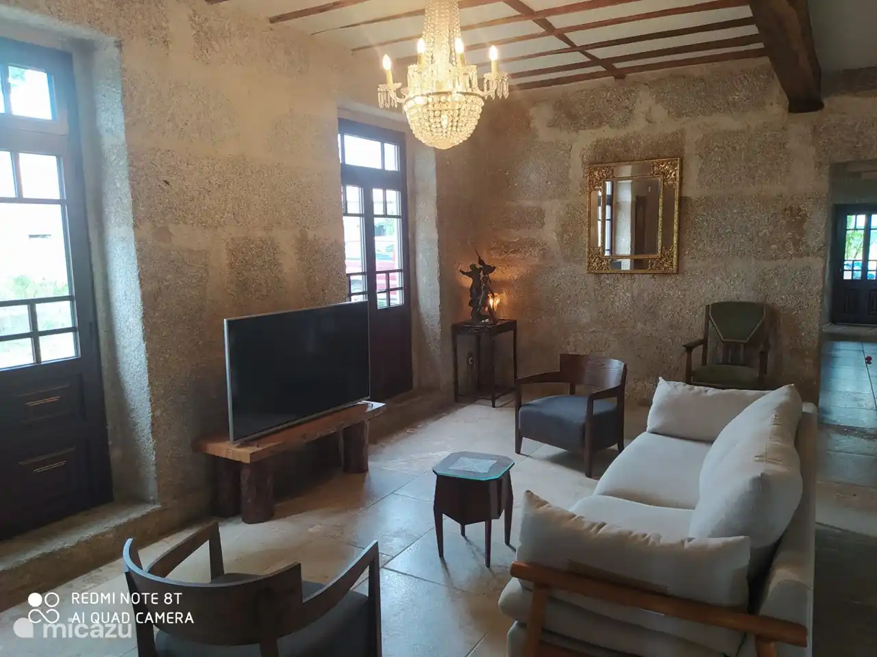 Wohnbereich rund um den Smart-TV