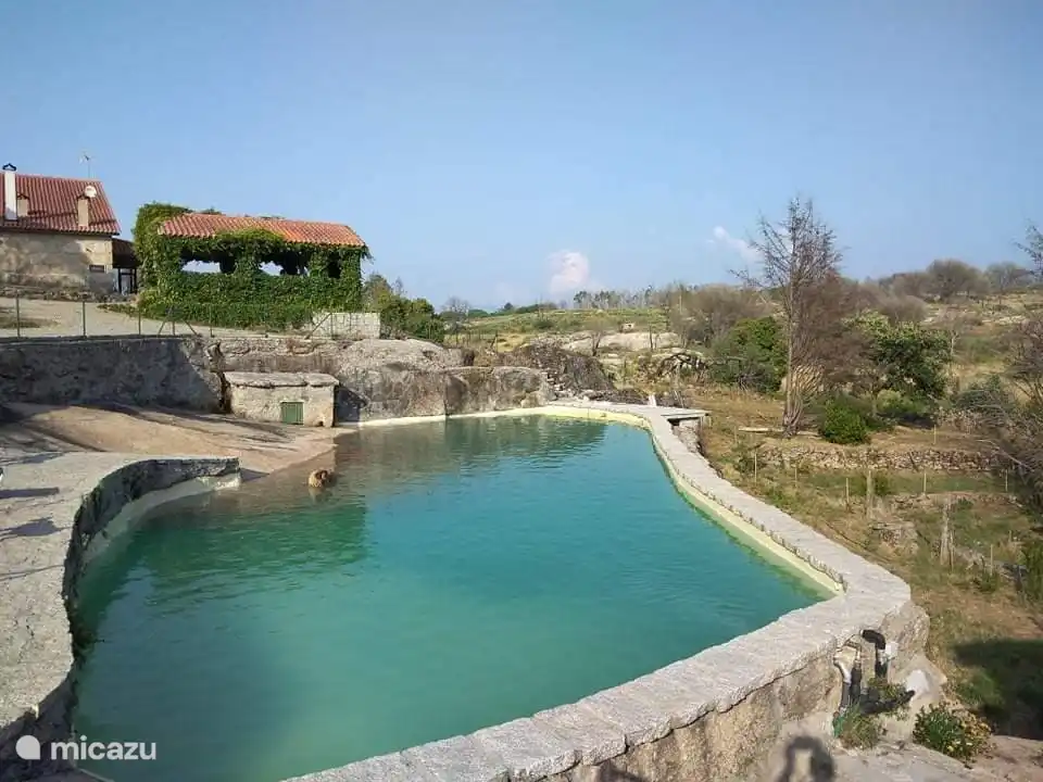 Der Pool, 300 Meter vom Haus entfernt