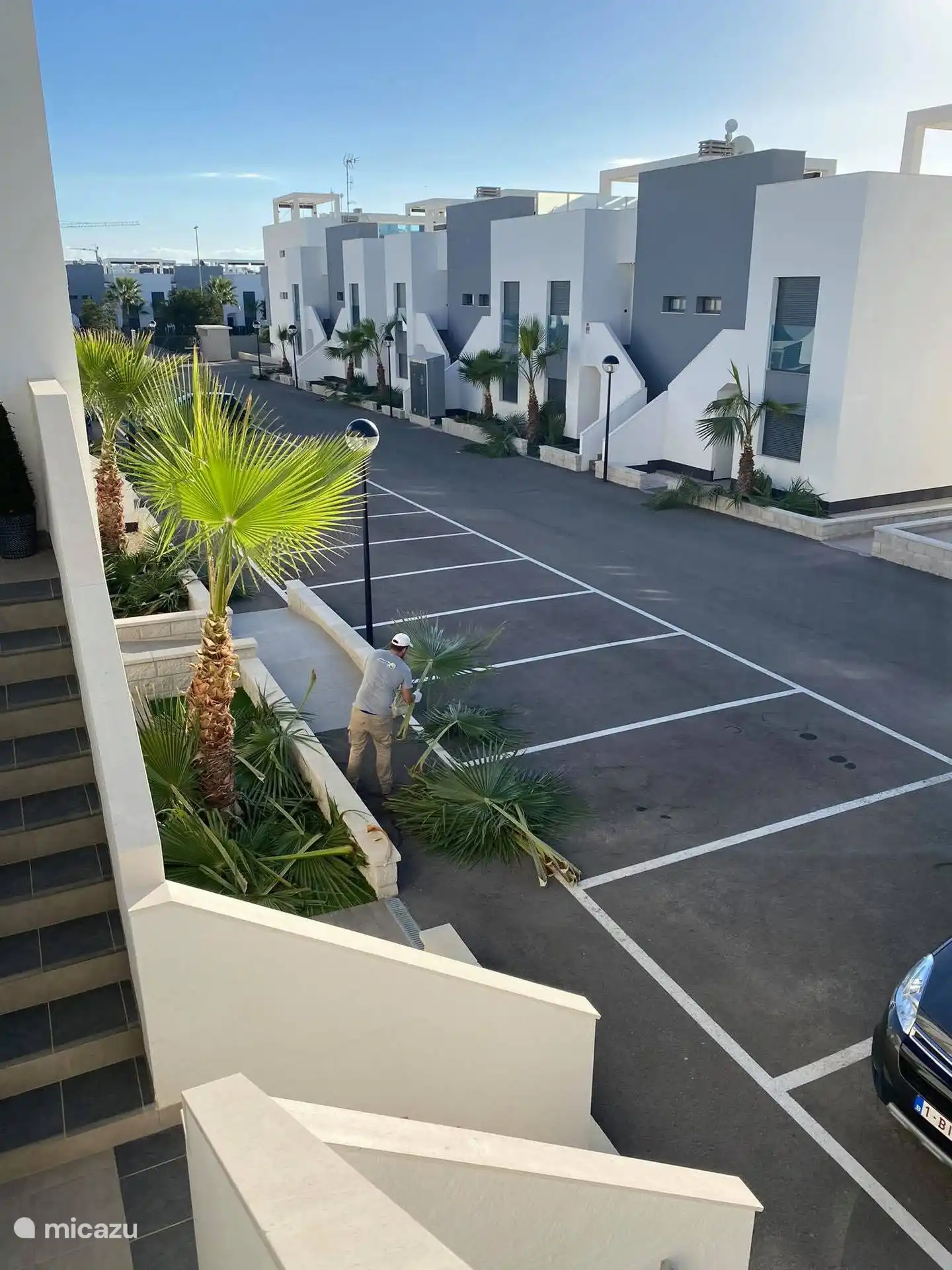 Oberirdisches geschlossenes Parken in der Urbanisation für Gäste kostenlos