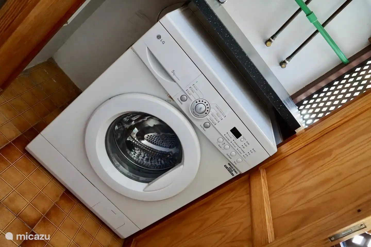 Machine à laver dans un placard