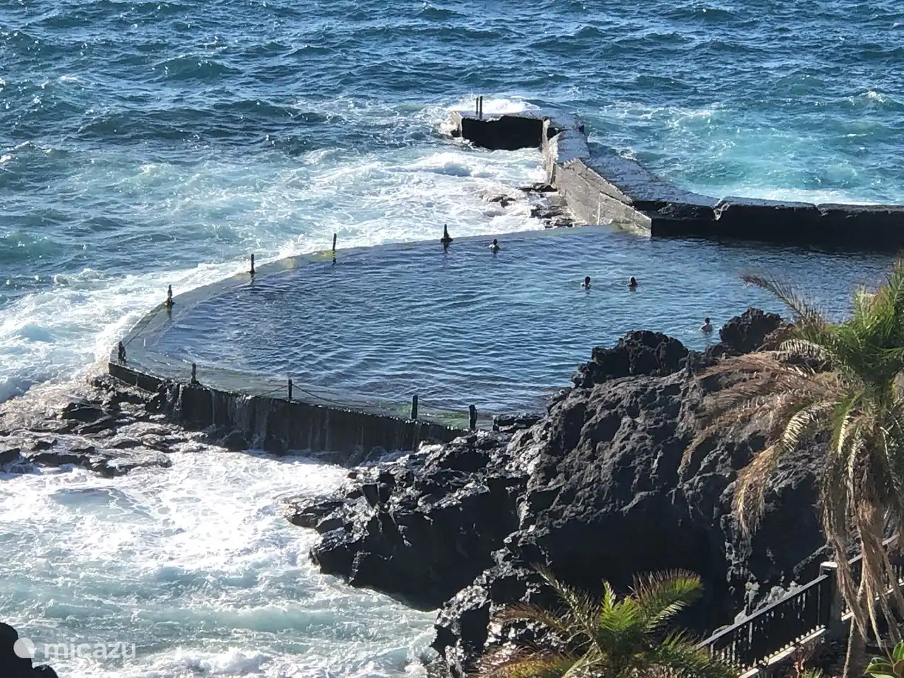 Piscine naturelle à 500 mètres à pied du logement. GRATUITE