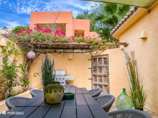 Location de Vacances Espagne, Costa Blanca, Teulada, villa - Villa Plaza Esmeralda Salle à manger rafraîchissante à l'extérieur près du barbecue