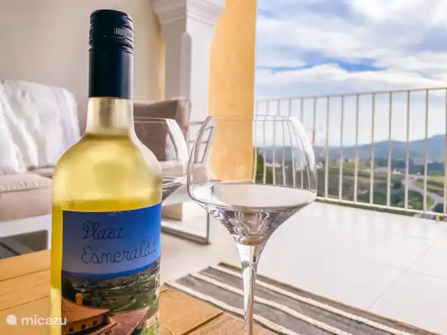 Location de Vacances Espagne, Costa Blanca, Teulada, villa - Villa Plaza Esmeralda Bien sûr avec un verre de vin..