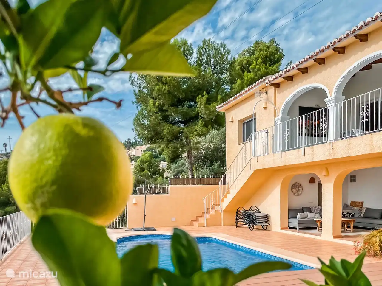 Vue depuis la terrasse de la piscine