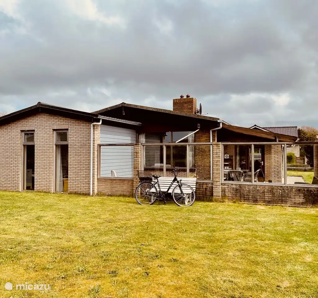 Beach Bungalow Lothar