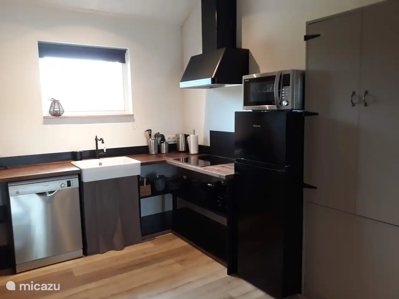 Küche komplett ausgestattet