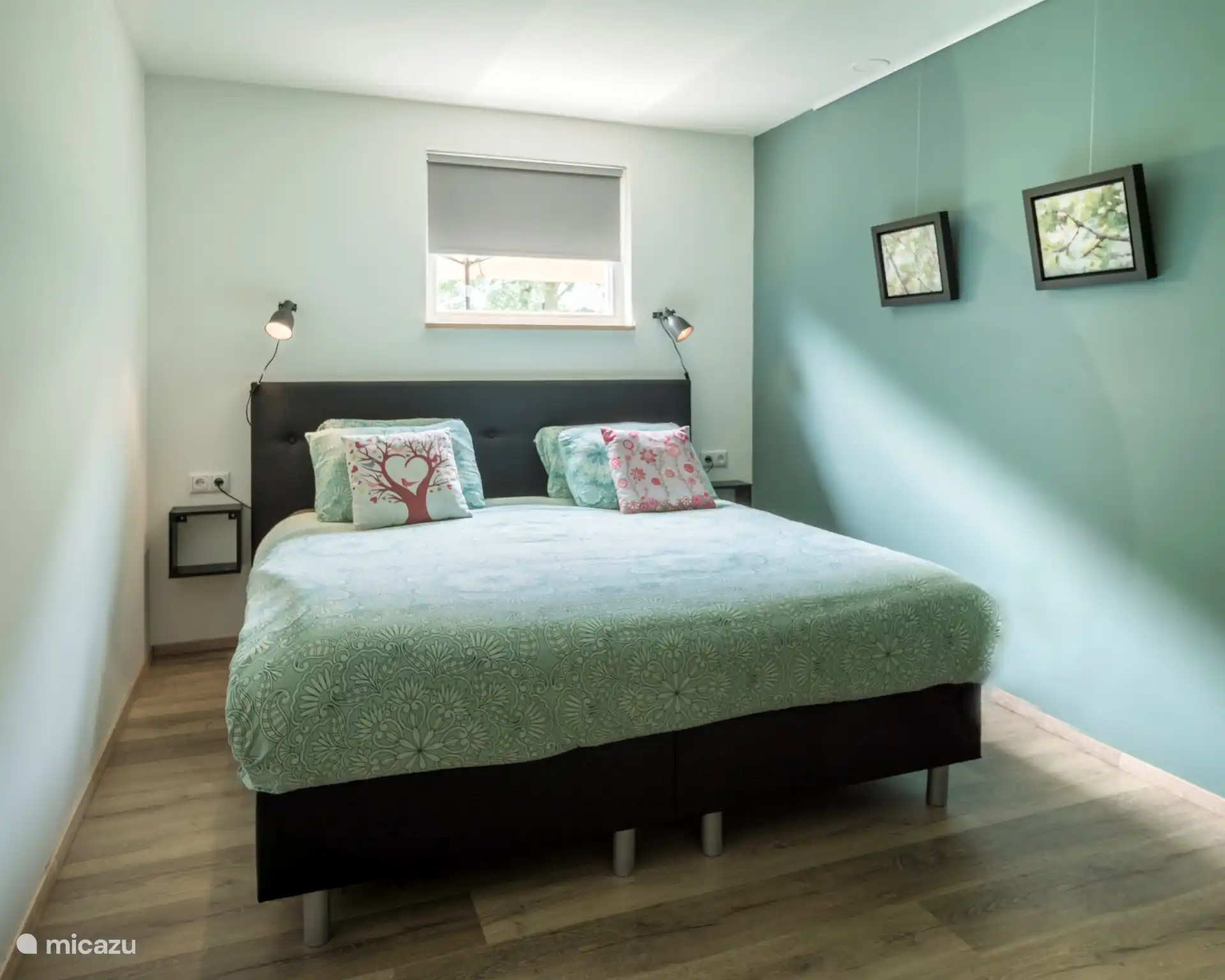 Schlafzimmer mit 180cm Boxspringbett