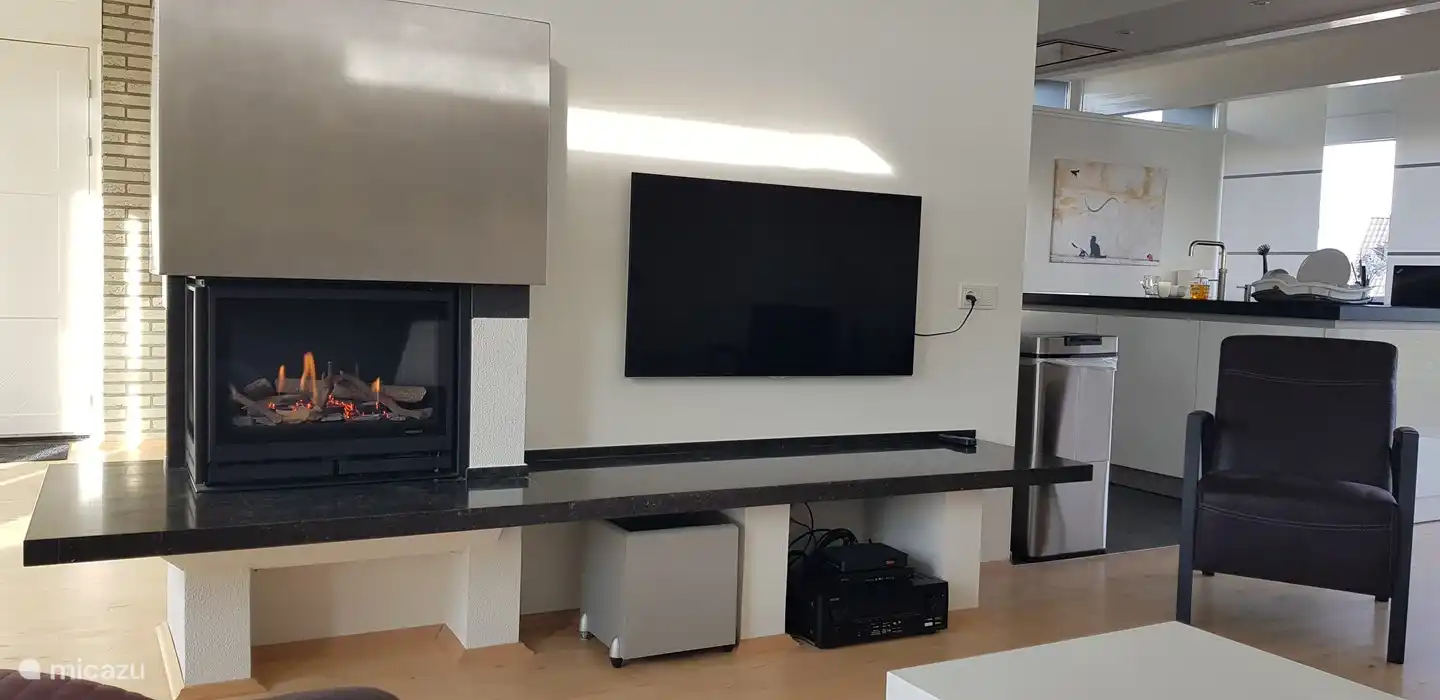 Für Behaglichkeit und gemütliche Herbst- und Winterabende steht ein neuer, stimmungsvoller Gaskamin zur Verfügung