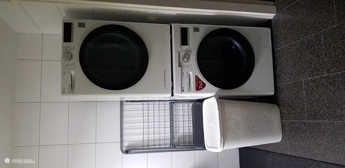 Waschmaschine und Trockner vorhanden