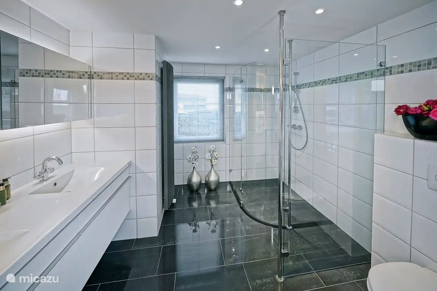 Badezimmer neben dem Hauptschlafzimmer