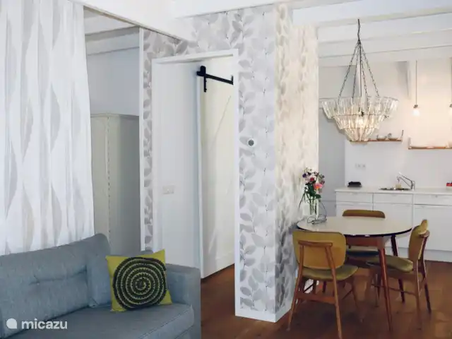 Location de Vacances Pays-Bas, Overijssel, Zwolle, studio - Le Wijdeland - studio table à manger du coin salon