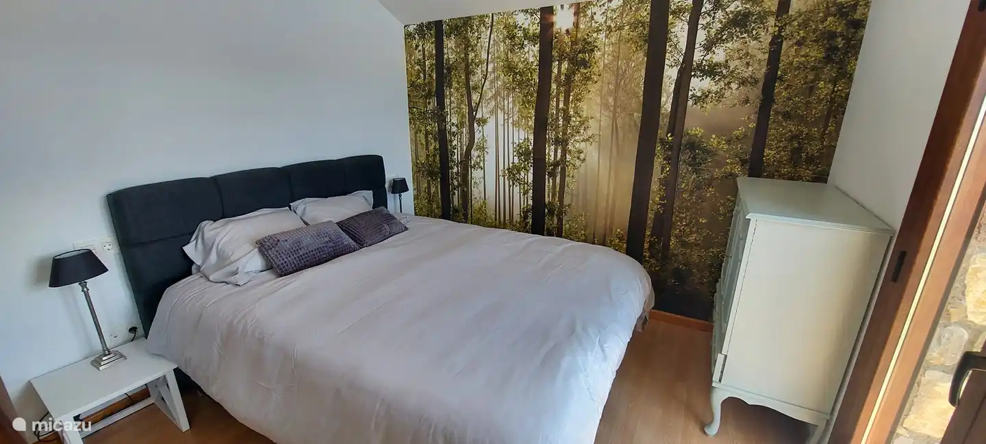 master bedroom with mountain view bed 160 x 200