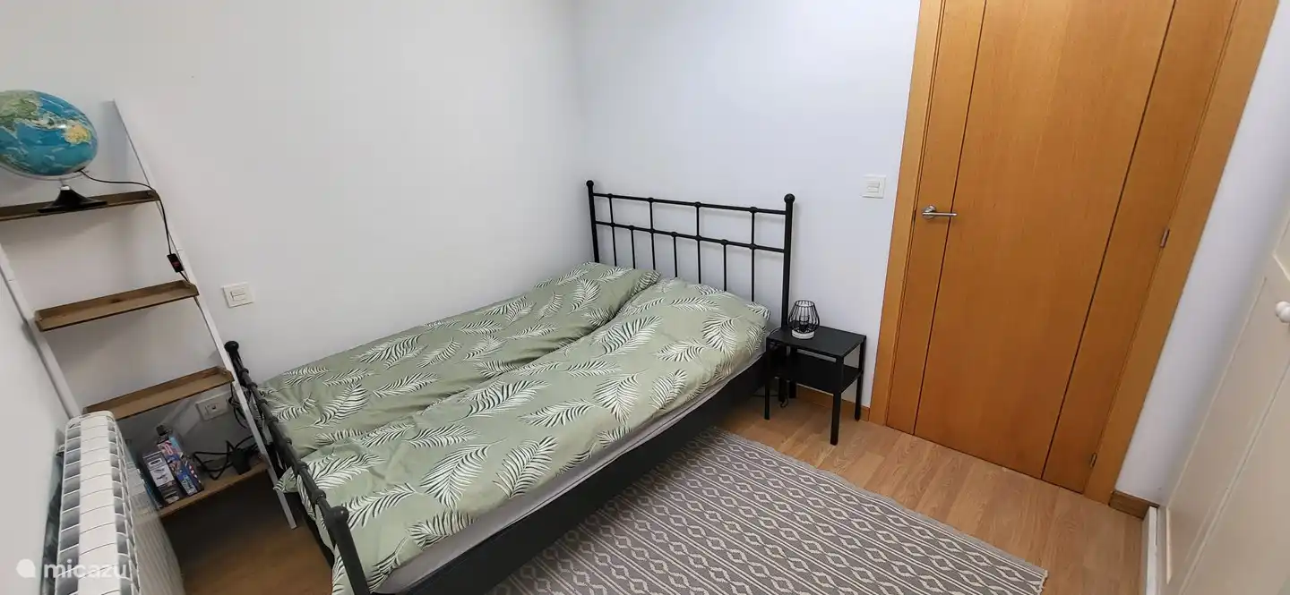 bedroom 3 bed 140 x 200