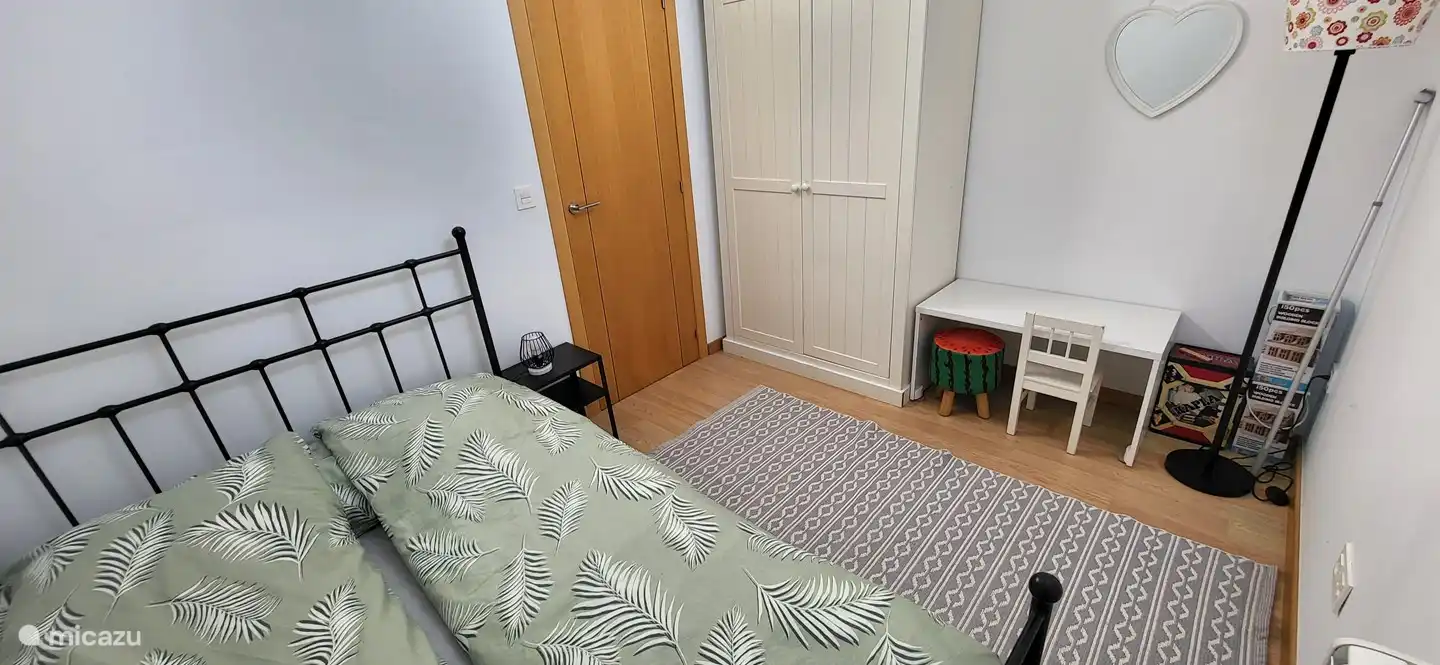 bedroom 3 bed 140 x 200