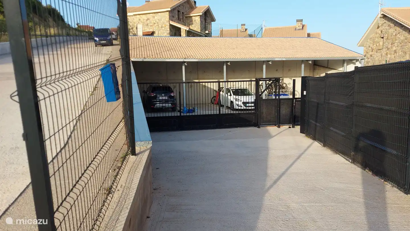 Access to the closed private parking