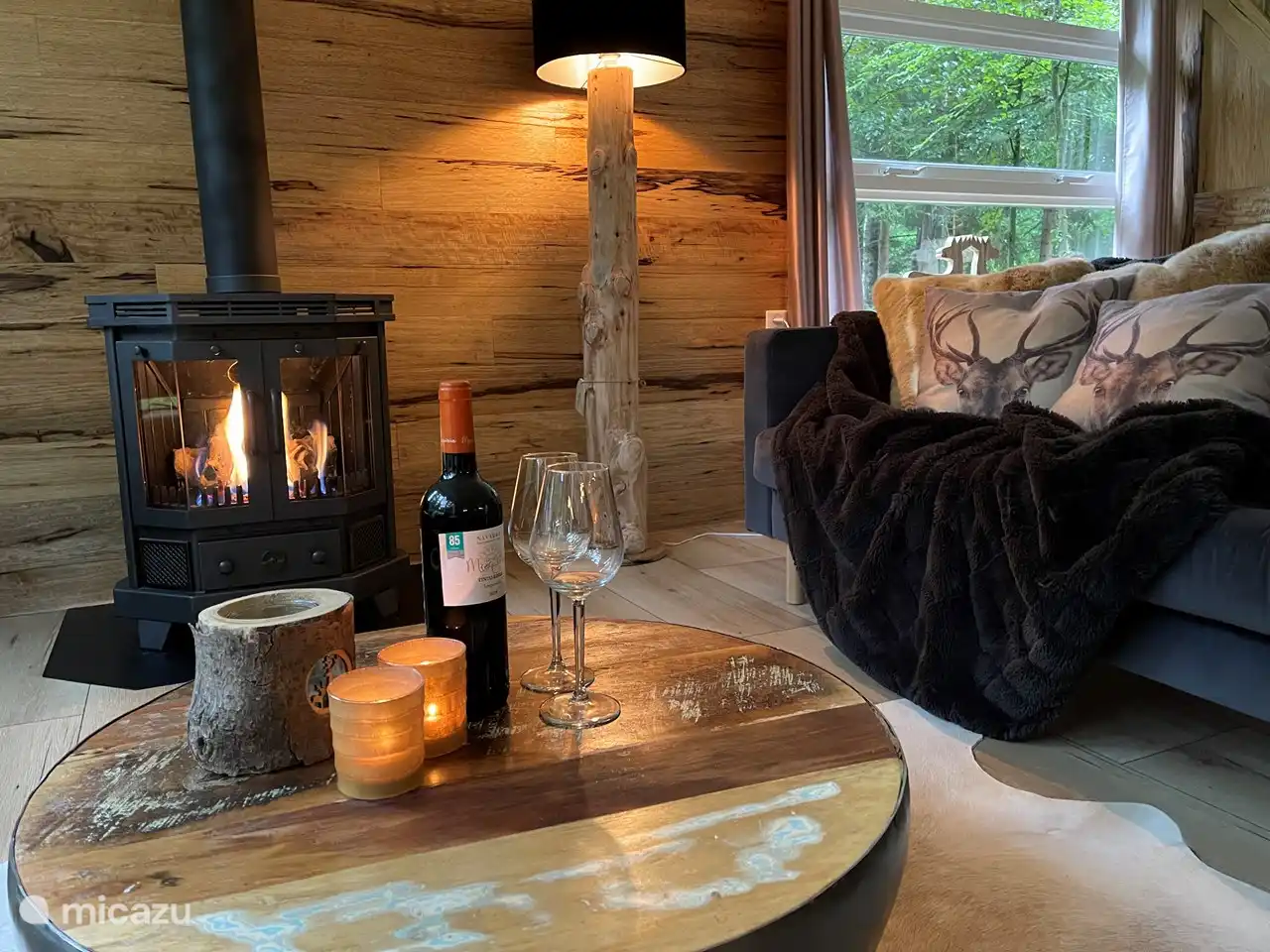 À la cheminée à gaz atmosphérique