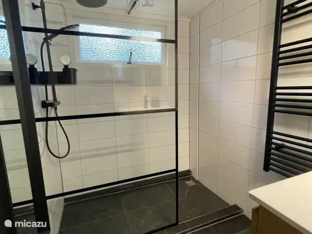 Wildlodge huren in Nederland, Gelderland, Emst (Epe) - vakantiehuis inloop - regendouche