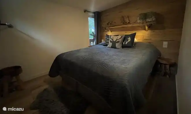 chambre, il y en a deux, identiques.
