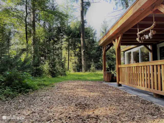 Wildlodge huren in Nederland, Gelderland, Emst (Epe) - vakantiehuis zijzicht tuin bij veranda