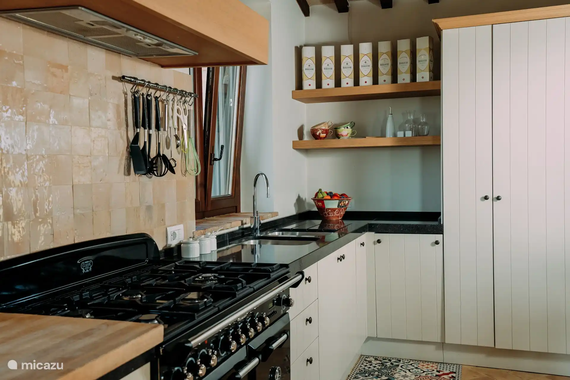 Cuisine équipée de 2 fours.