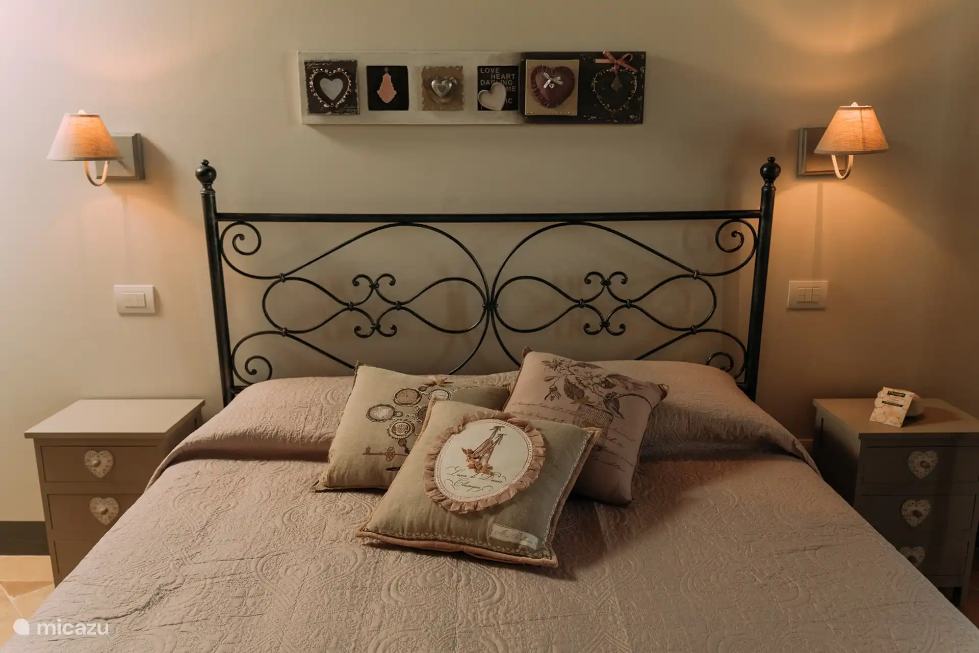 Chambre Oliveto, lit double.