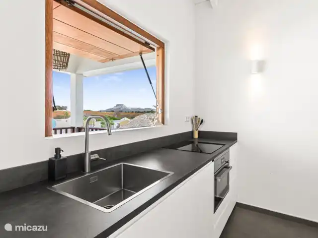 N Joy Residence Curaçao | Curaçao, Banda Ariba (est), Brakkeput Abou - appartement La vue depuis la cuisine de l'appartement 3