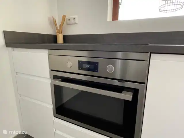 N Joy Residence Curaçao | Curaçao, Banda Ariba (est), Brakkeput Abou - appartement Un combiné four-micro-ondes