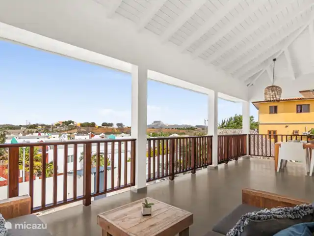 N Joy Residence Curaçao | Curaçao, Banda Ariba (est), Brakkeput Abou - appartement Après une journée à la plage vous pourrez vous détendre dans le coin salon sur la terrasse privée