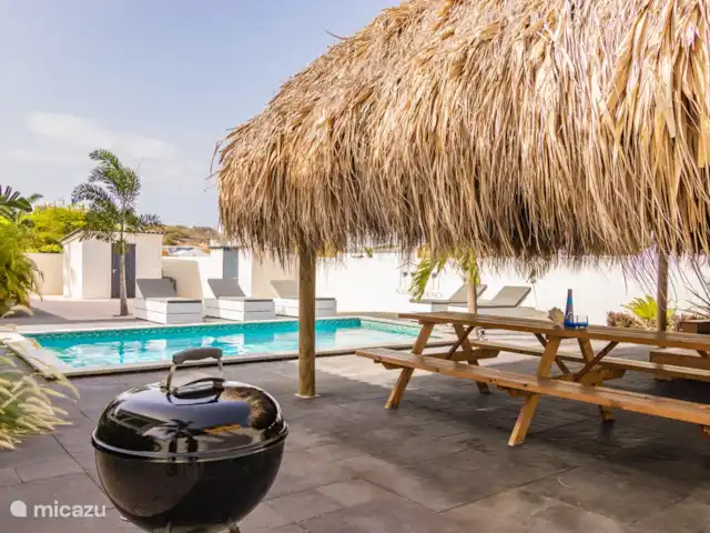 N Joy Residence Curaçao | Curaçao, Banda Ariba (est), Brakkeput Abou - appartement Il y a un barbecue commun que vous pouvez utiliser