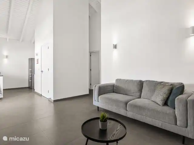 N Joy Residence Curaçao | Curaçao, Banda Ariba (est), Brakkeput Abou - appartement Le séjour avec cuisine ouverte