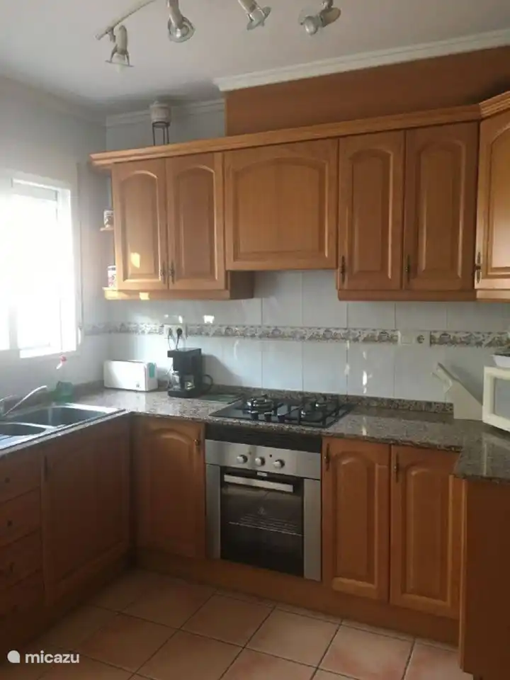 Fully equipped kitchen, with new oven.