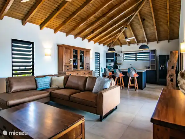 Villa Miali Ariba, Jan Thiel | Curaçao, Banda Ariba (est), Jan Thiel - maison mitoyenne Séjour et cuisine