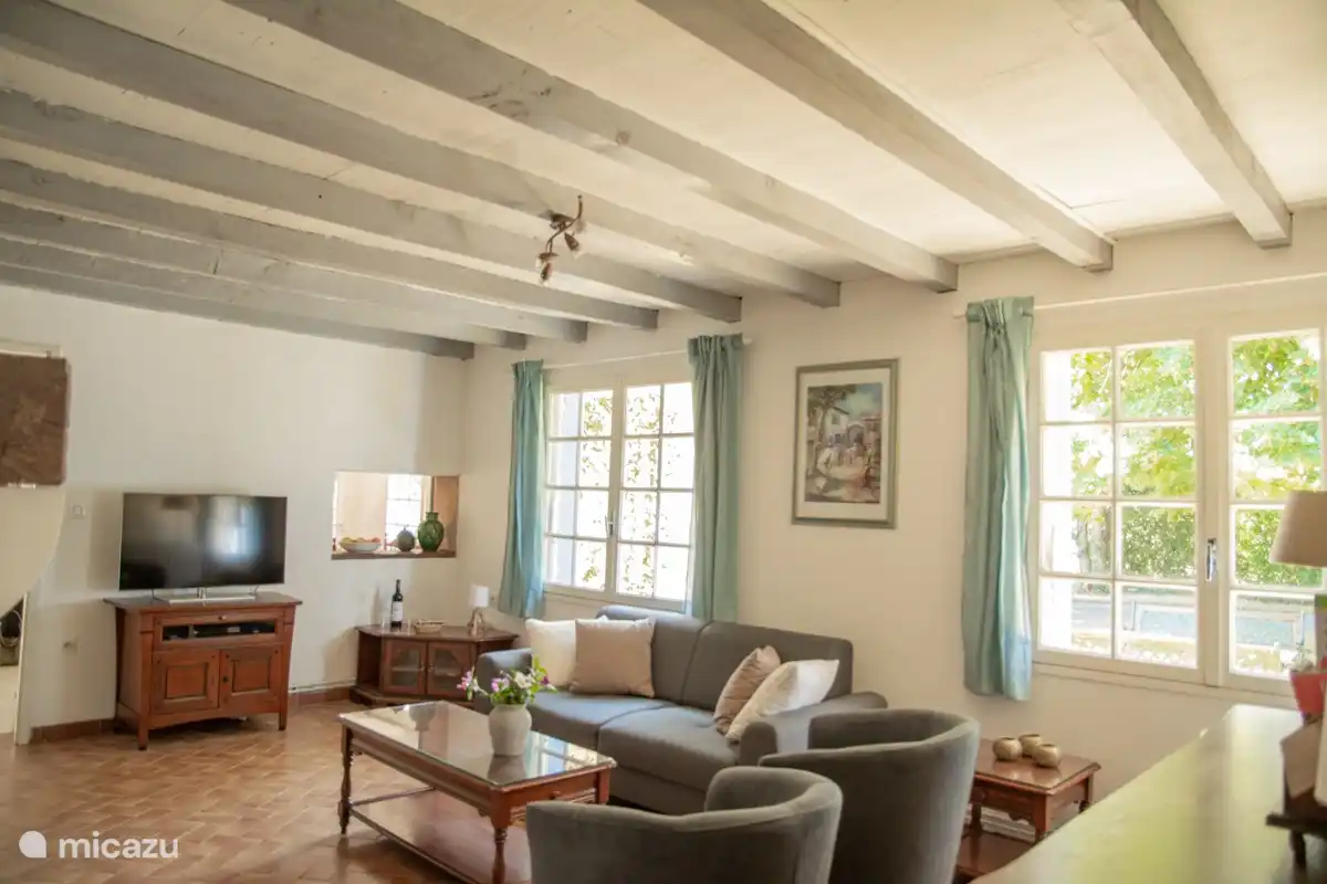 Avec smart TV, WiFi, jeux et bibliothèque, etc.