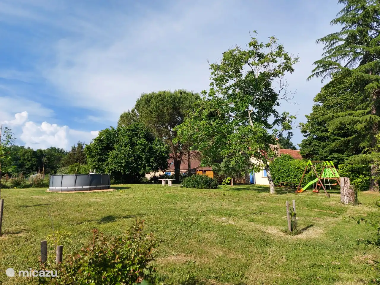 Le jardin spacieux de plus de 1000m2.