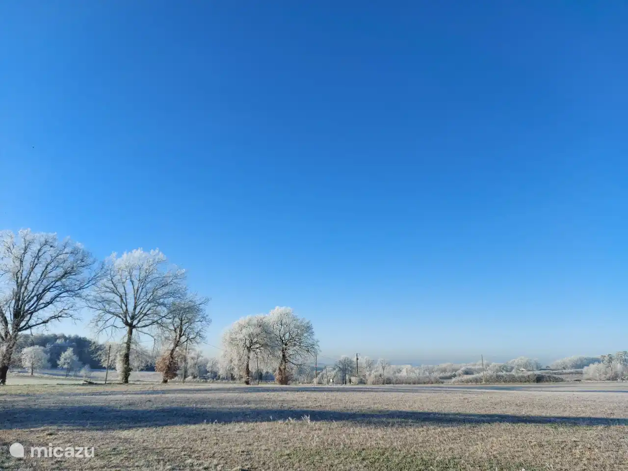 Vous êtes également les bienvenus au gîte en hiver. Parfait pour les amoureux de la nature, les randonneurs et ceux qui recherchent le calme et la tranquillité. Après une bouffée d'air frais, réchauffez-vous dans le gîte entièrement chauffé centralement.