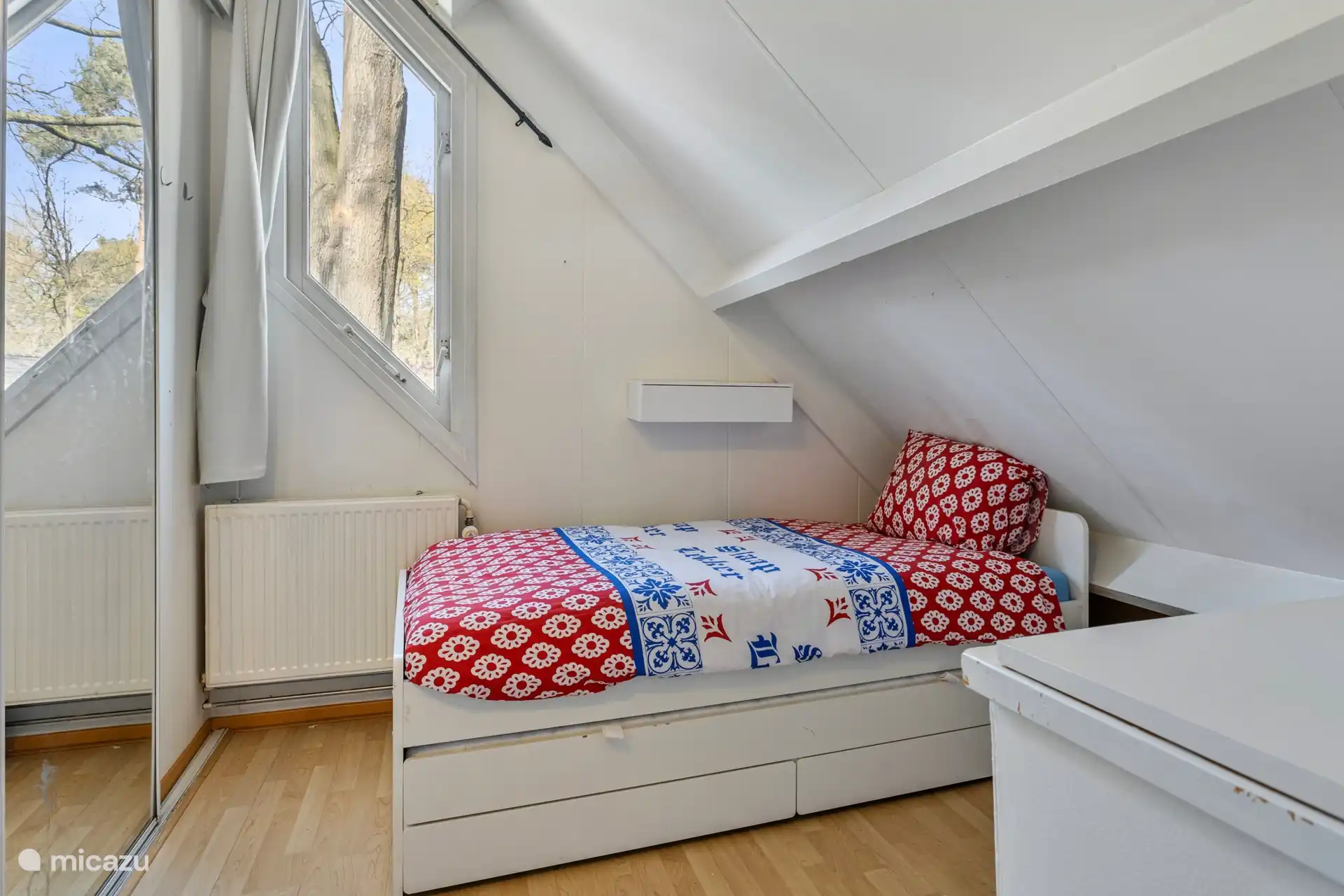 Kinderzimmer mit Ausziehbett