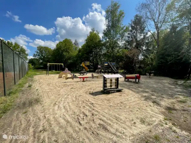 't Boshuis | Pays-Bas, Brabant-Septentrional, Baarle-Nassau - bungalow Aire de jeux pour enfants dans le parc