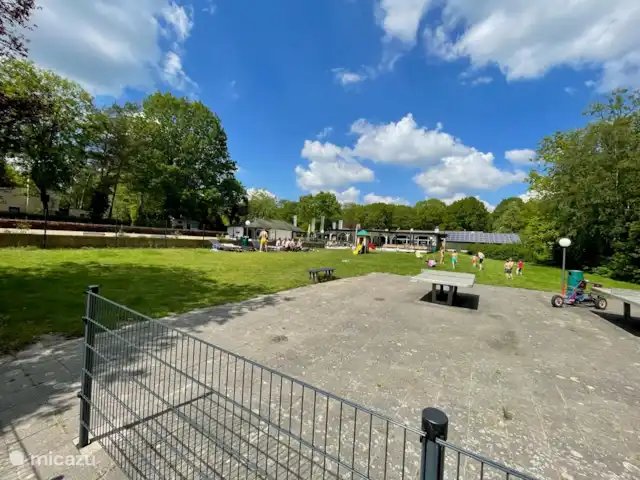 't Boshuis | Pays-Bas, Brabant-Septentrional, Baarle-Nassau - bungalow Aire de jeux à côté de la piscine