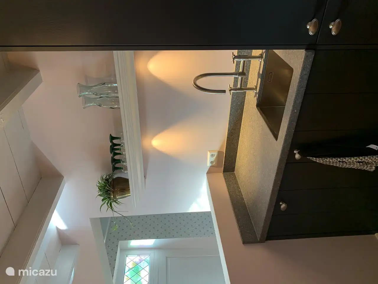 Die Küche ist komplett ausgestattet