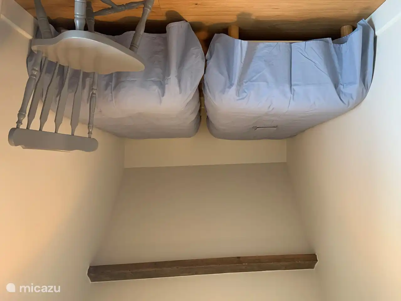 Zweites Schlafzimmer mit zwei Einzelbetten