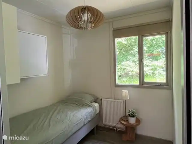 Casa del bosque Twente en Países Bajos, Overijssel, Denekamp - bungaló tercer dormitorio con dos armarios, adyacente al borde del bosque