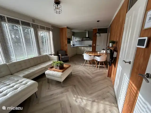 Casa del bosque Twente en Países Bajos, Overijssel, Denekamp - bungaló salón-comedor con TV suscripción Ziggo, WiFi y Chromecast