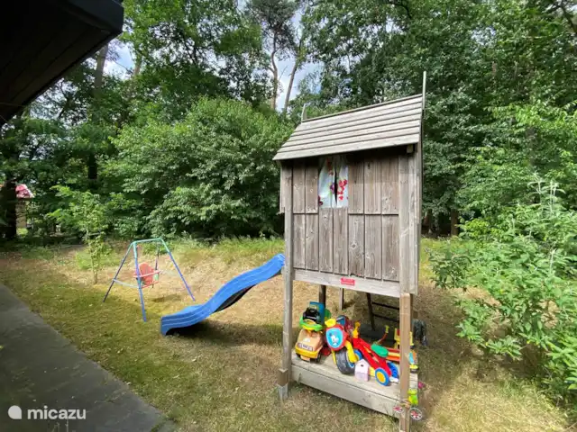 Casa del bosque Twente en Países Bajos, Overijssel, Denekamp - bungaló casa de juegos para niños con tobogán, arenero y juguetes para niños