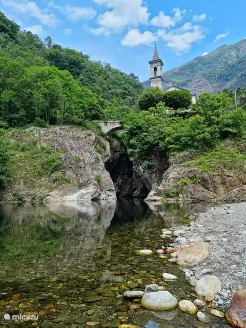 Valle Calombine with the old Roman bridge from the 13th century.